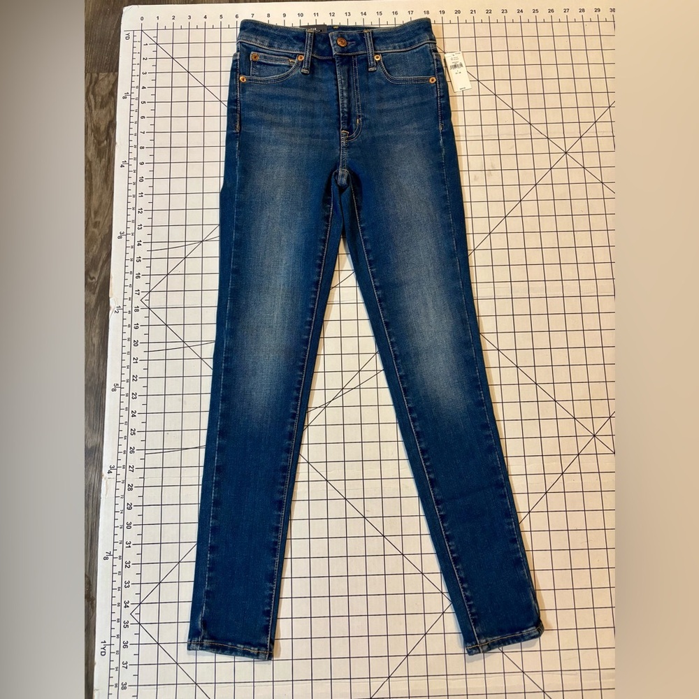 NWT GAP Women’s Size 24-26 (1) Ace Jeans